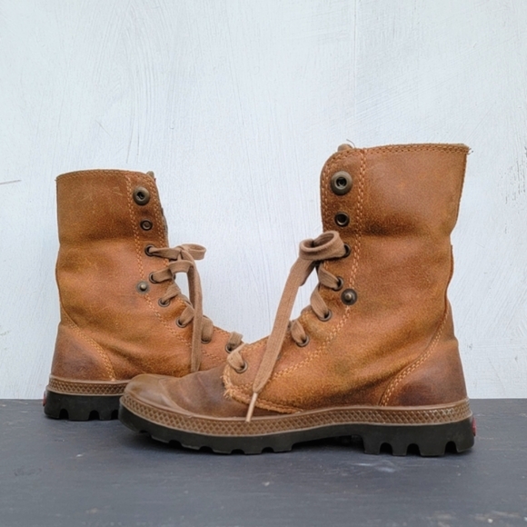 Palladium Women’s Baggy Leather Boots with Foldable Cuff - Picture 6 of 15